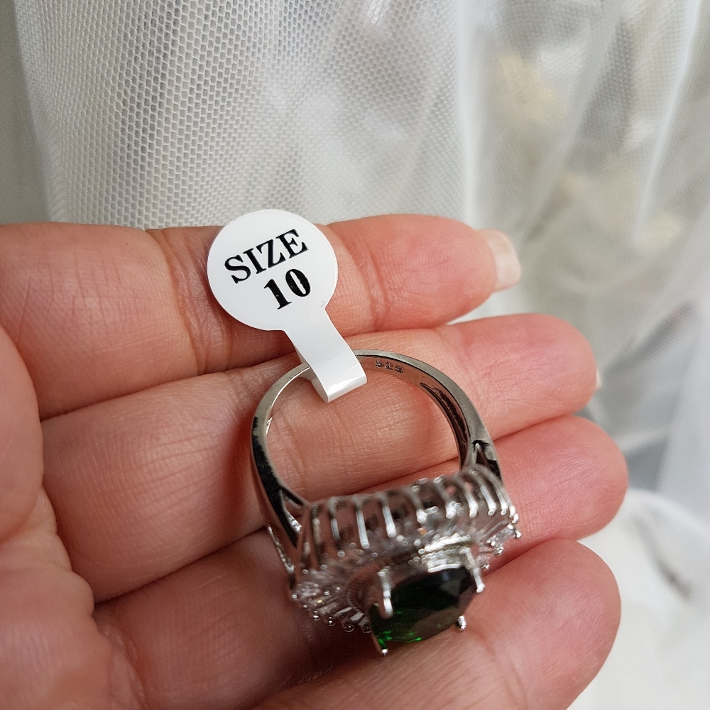 Swarovski Elements 925 Silver Emerald Green Oval Baguette Starburst Ring NEW - Picture 9 of 13